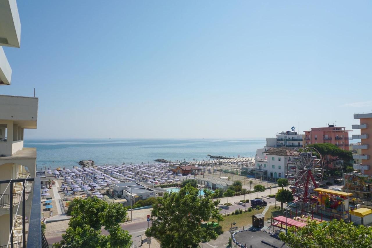 Hotel Bristol Misano Adriatico Exterior foto