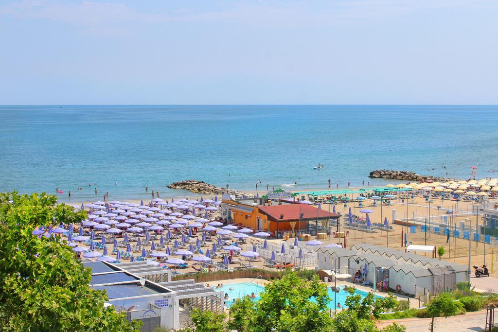 Hotel Bristol Misano Adriatico Exterior foto